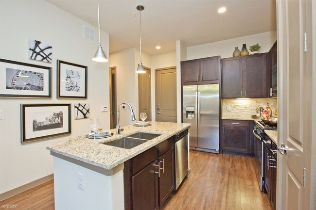 Foto del edificio - 1 br, 1 bath  - 20201 Kingsland Blvd