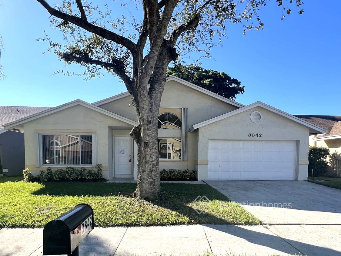 Foto principal - 3842 NW 59th St