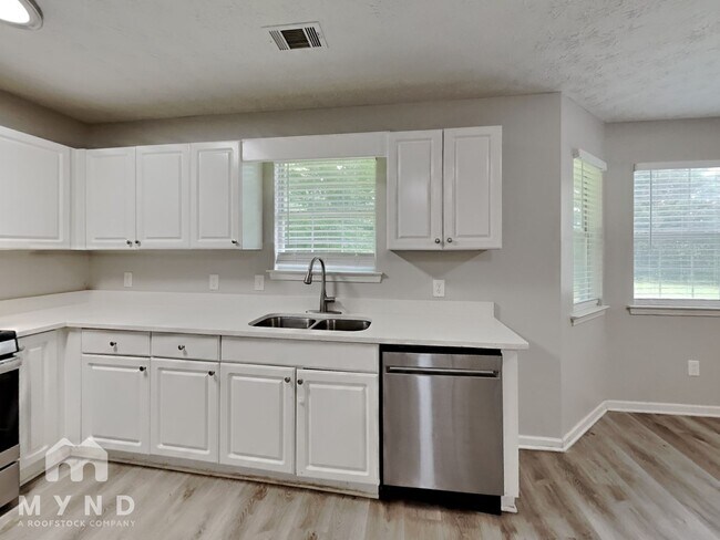 Building Photo - 211 Nicki Ct