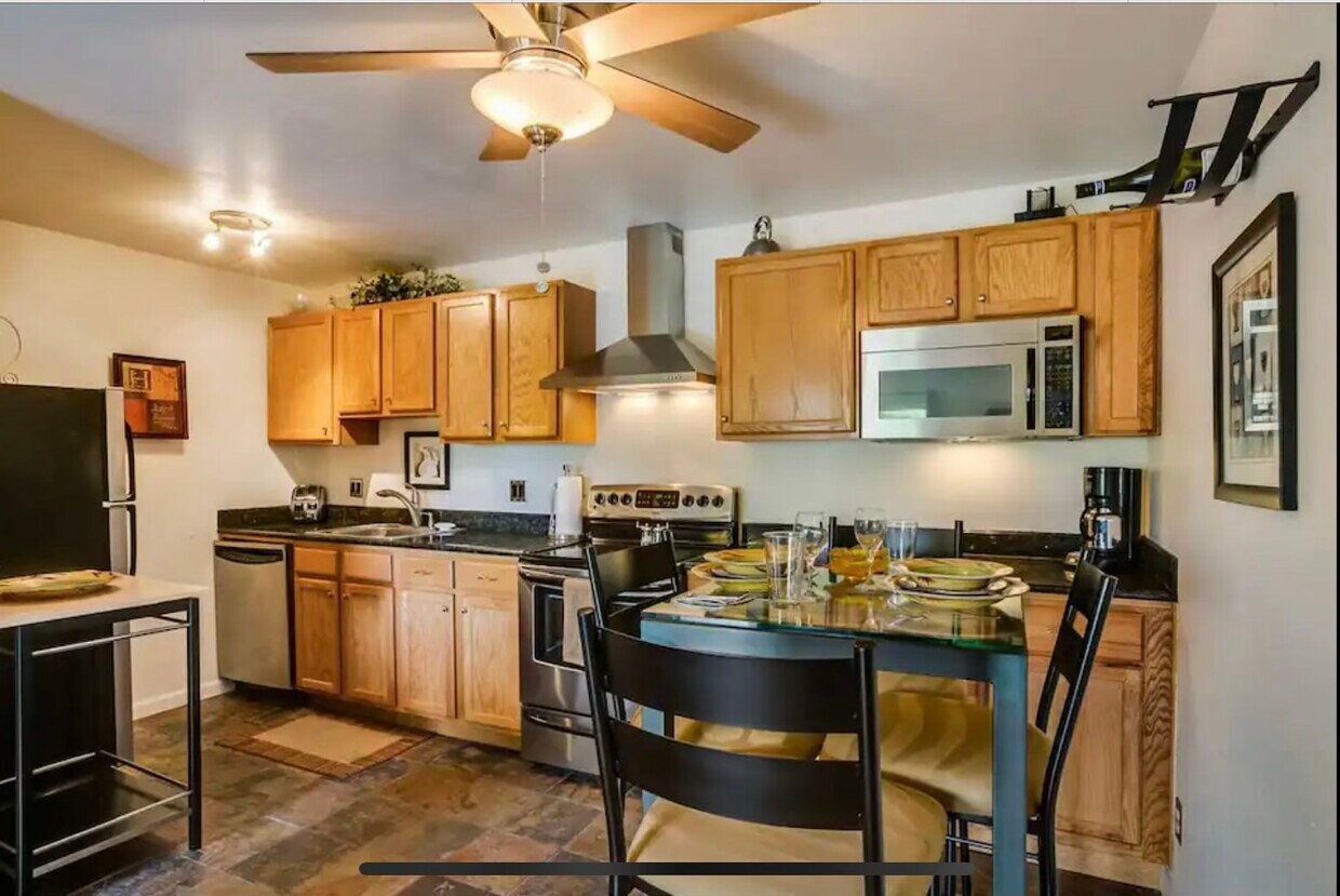 Primary Photo - 3250 Oneal Cir