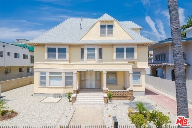 Building Photo - 2219 S Hobart Blvd