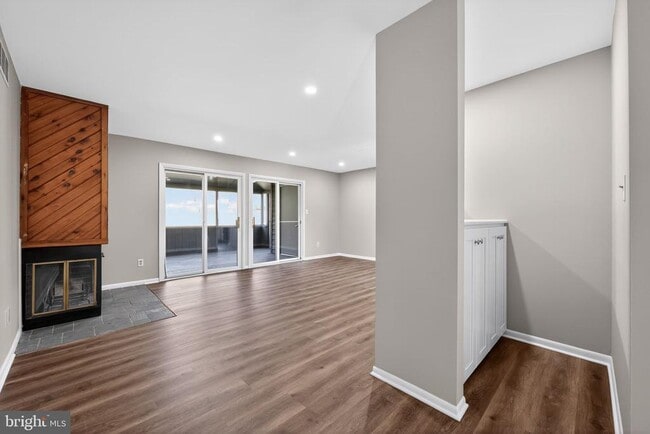 Building Photo - 21 Foxtail Ct