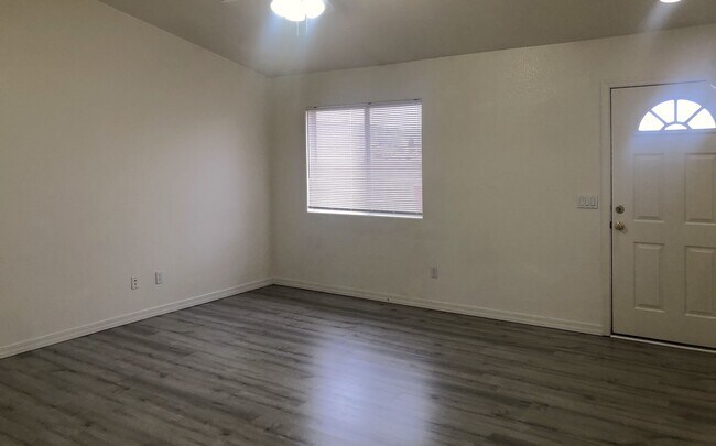 Building Photo - K-1134