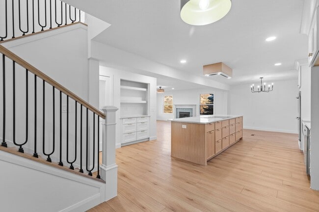 Building Photo - Elevated 5-Bedroom Home in Sandy, UT with Mountain Views!