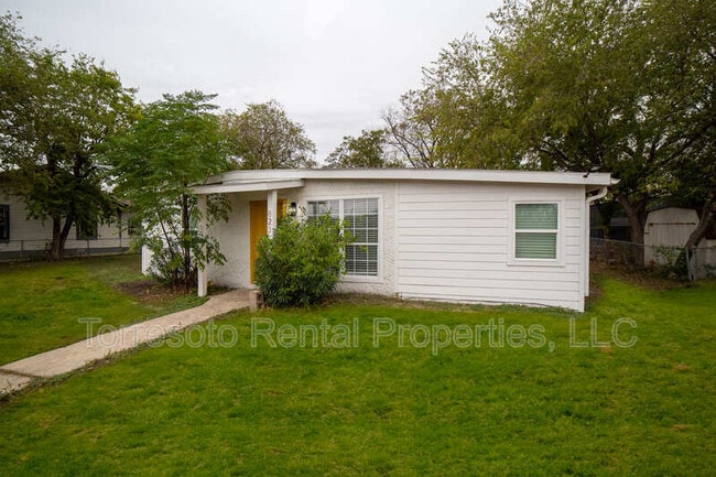 Building Photo - 823 N Trinity