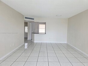 Building Photo - 1302 NE 191st St