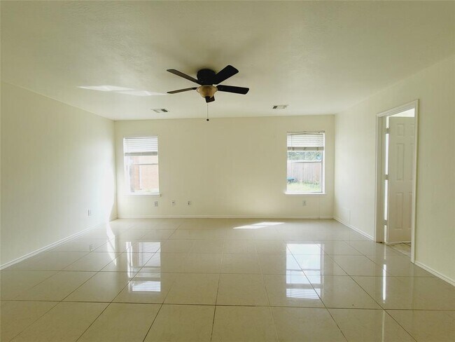 Foto del edificio - 3807 Brook Garden Ln