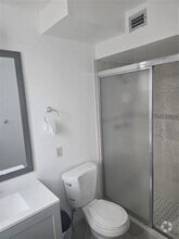 Building Photo - 2800 Somerset Dr