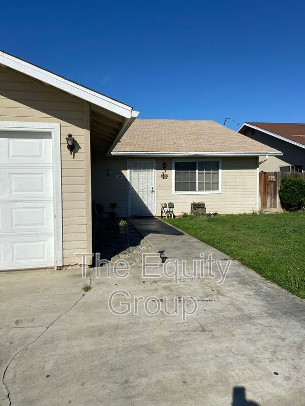 Primary Photo - 1035 N Wisconsin Way