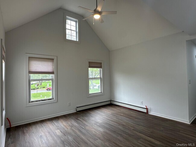 Building Photo - 959 Montauk Hwy