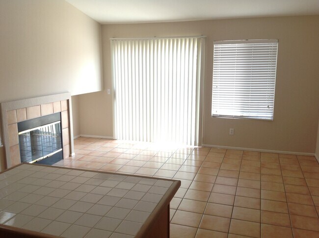 Foto del edificio - 3 BEDROOM, 2 BATHROOM CLOSE TO SCHOOLS!