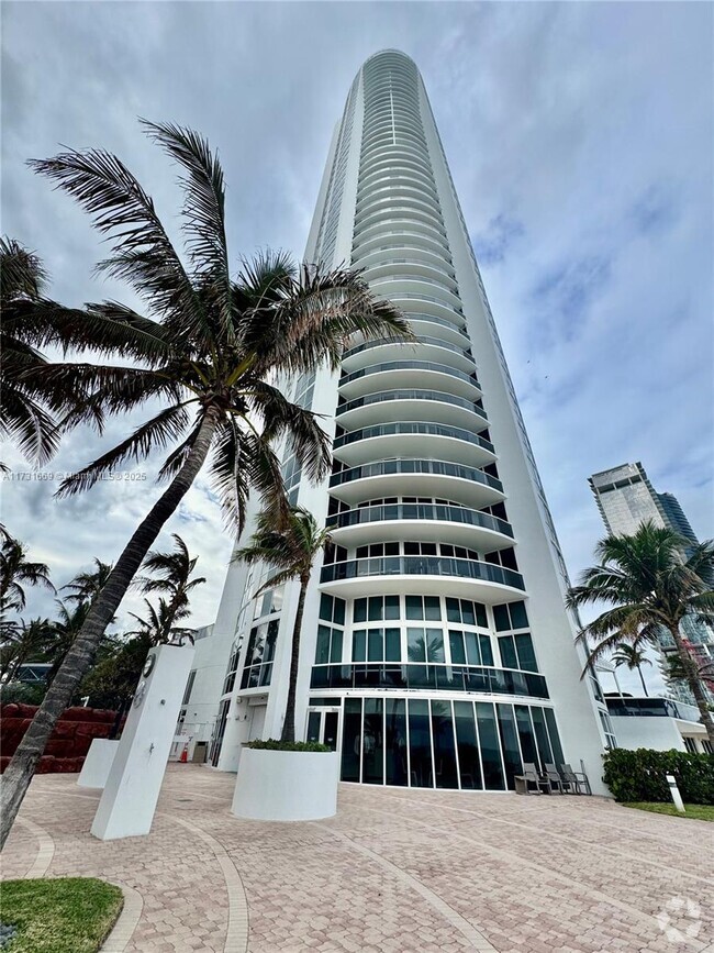 Building Photo - 18201 Collins Ave