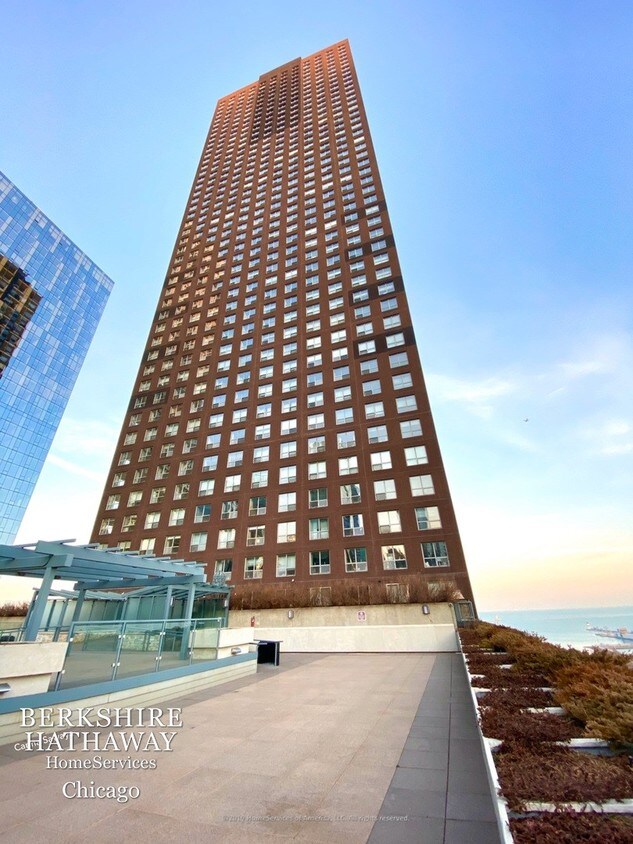 Foto principal - 474 N Lake Shore