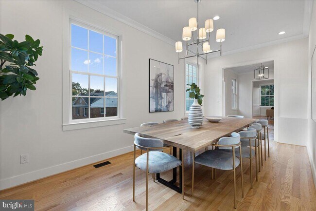 Foto del edificio - 5002 Hurst Terrace NW