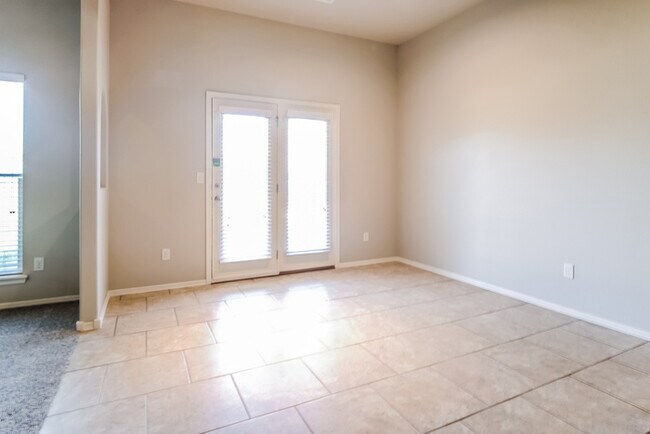 Building Photo - Wonderful Tulsa Home!!