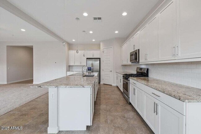 Building Photo - 9749 E Tahoe Ave