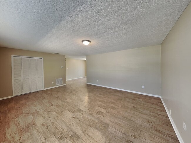 Building Photo - 1232 Russell Dr
