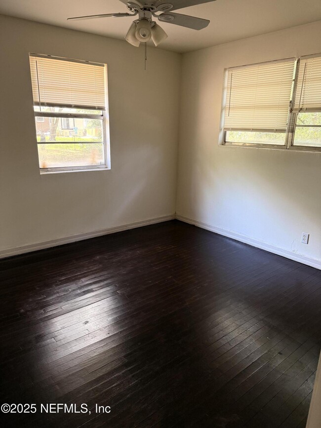 Foto del edificio - 7264 Greenway Dr