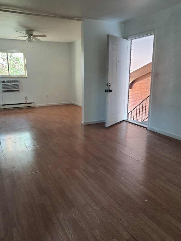 Building Photo - 712 Cedar Dr