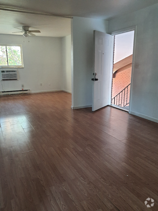 Building Photo - 712 Cedar Dr