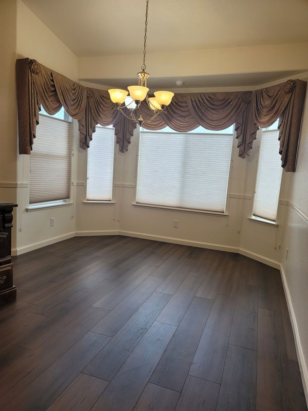 Foto del edificio - 543 Powers Ave