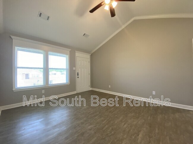 Foto del edificio - 116 Finch Rd