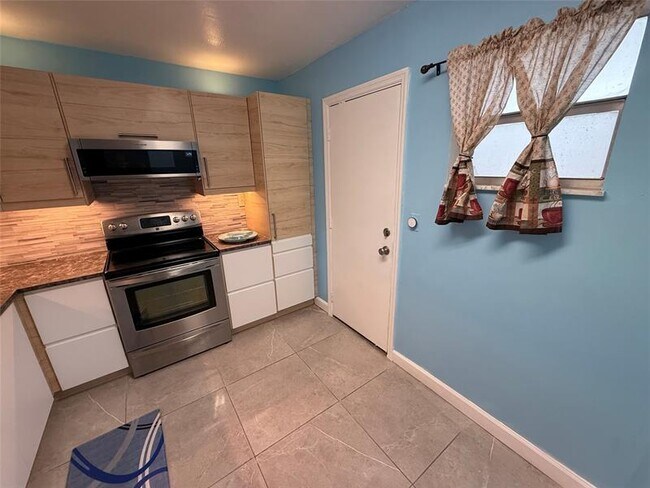 Foto del edificio - 410 NW 68th Ave