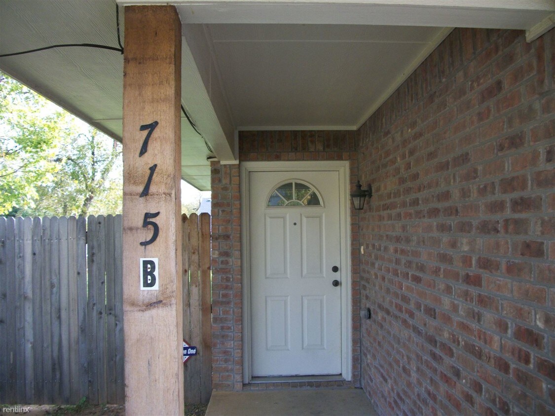 Foto principal - 715 N Pecan St