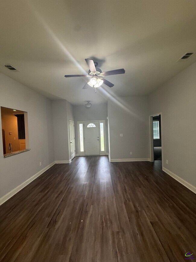 Foto del edificio - 120 Worchester Cir