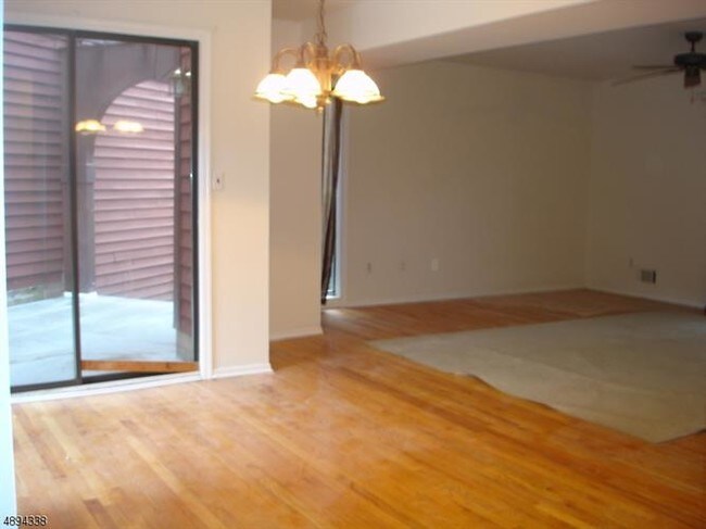 Foto del edificio - 48 Kensington Ct