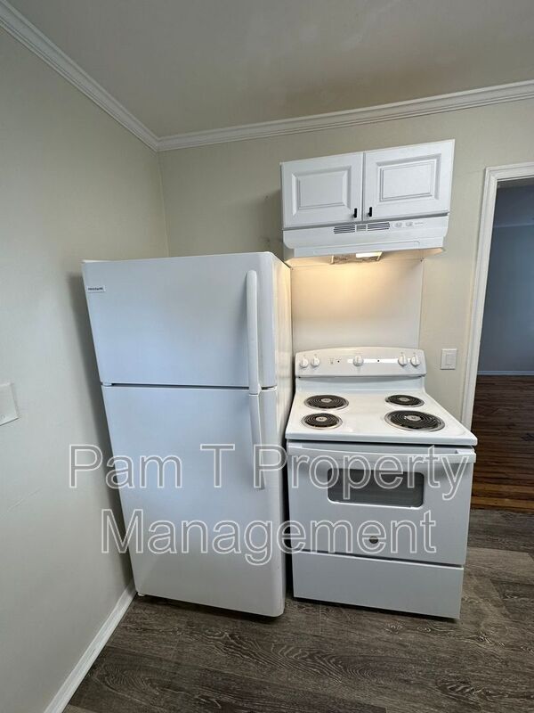 Building Photo - 1130 E 53rd St