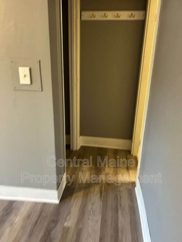 Building Photo - 129 Oak St