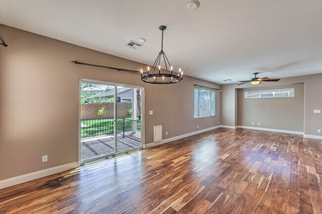 Foto del edificio - Beautiful Upgraded Home 3-Bedroom with Solar, Smart Home Features & Private Backyard Oasis