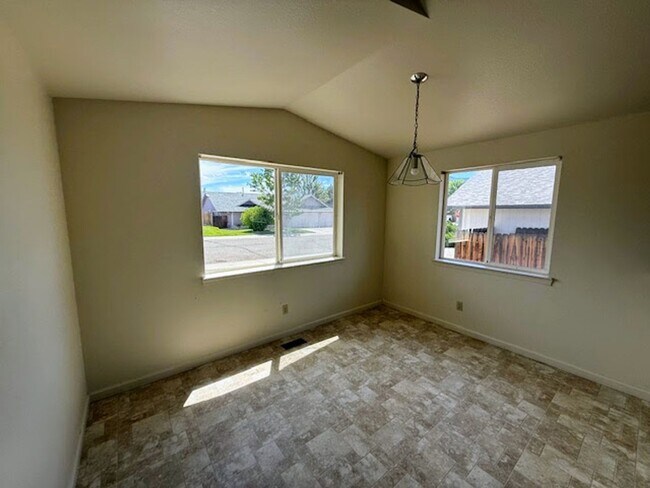 Foto del edificio - 982 Sunburst Dr