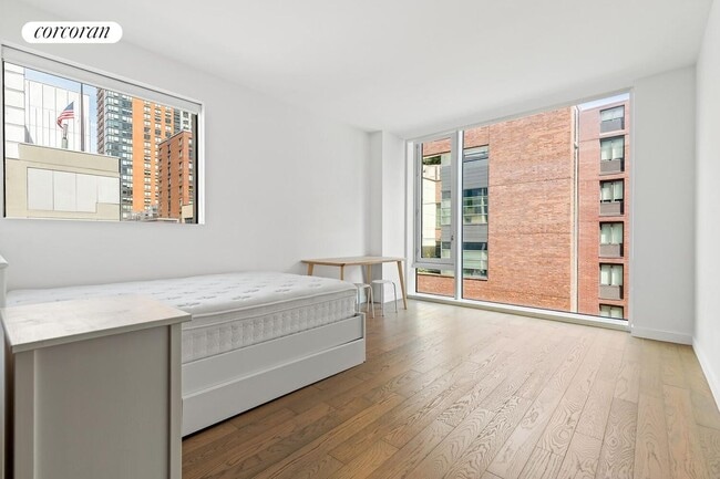 Building Photo - 505 W 43rd St