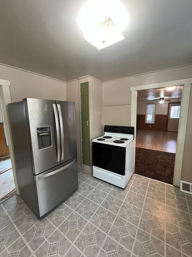 Building Photo - 32 5th Ave