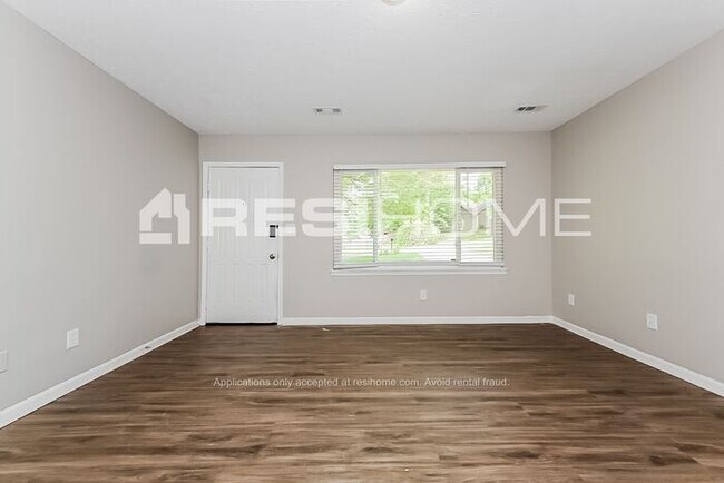 Building Photo - 6688 Branch Dr