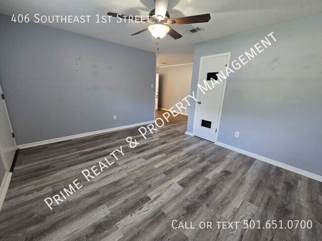 Building Photo - 406 SE 1st St