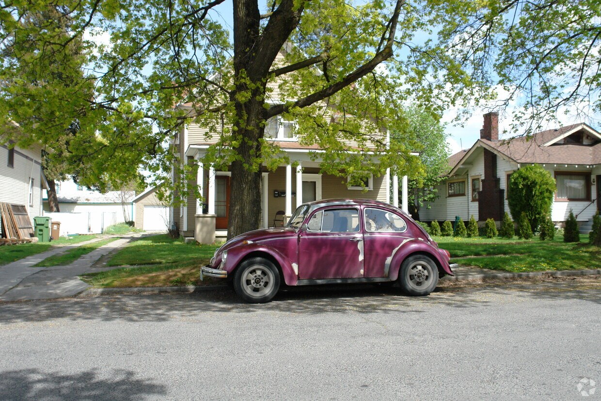 Building Photo - 820 W Jackson Ave