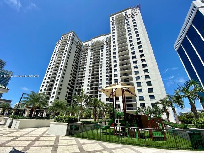Foto del edificio - 3 br, 2 bath House - 999 SW 1st Ave Apt 2517