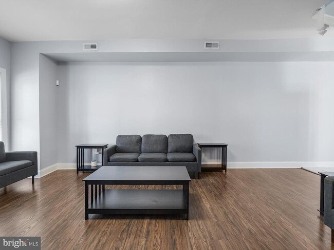 Building Photo - 1713 E Lafayette Ave