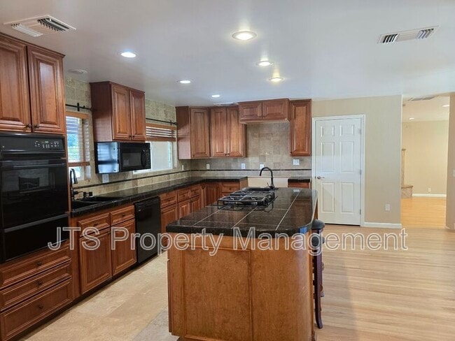 Building Photo - 5220 Tucson Cir