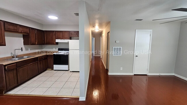 Building Photo - 1497 W 29th St