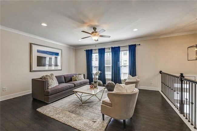 Foto del edificio - 823 Stone Ridge Ln NE