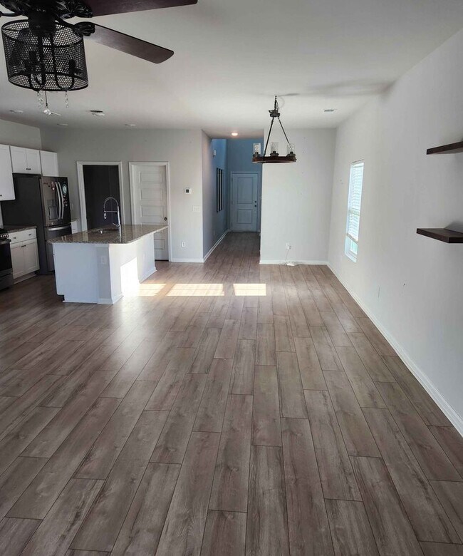 Building Photo - 251 Timber Oaks Dr