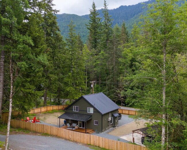 Foto del edificio - 253 Skate Creek Rd N