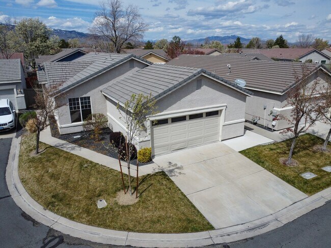 Building Photo - Inviting 3-Bed, 2-Bath Home in Gated Commu...