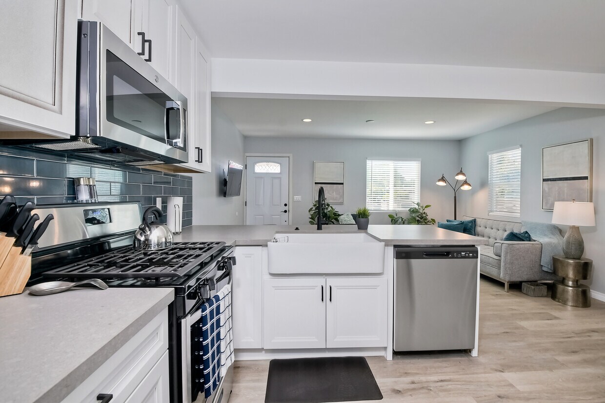 Foto principal - 6840-42 Tower St