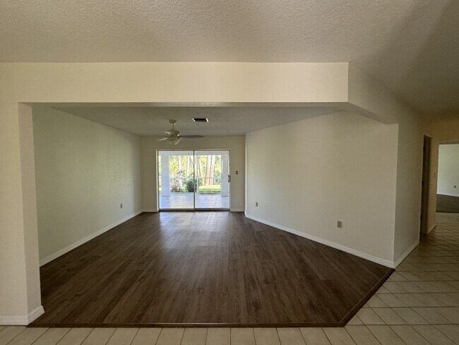 Foto del edificio - 21164 Burkhart Dr