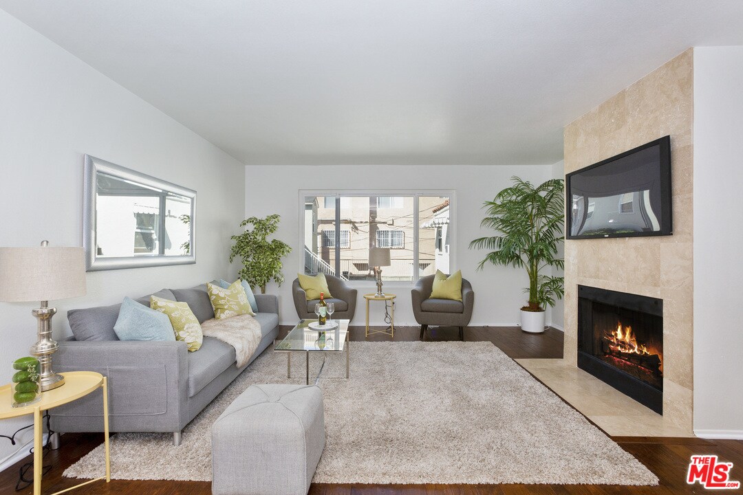 Foto principal - 8515 Saturn St